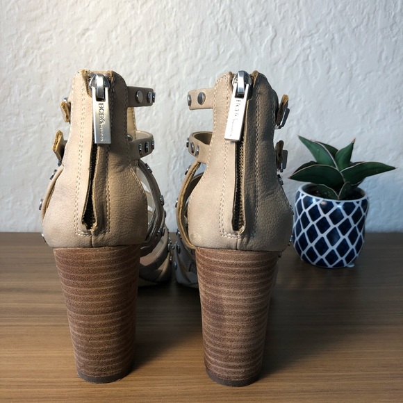 BCBG sandal with wood block heel - Picture 3 of 4